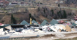 Uzungöl'de kaçak yapıların yıkımına başlandı