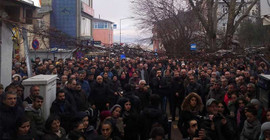 Onlarca çocuğun istismar edilmesi üzerine halk sokağa çıktı