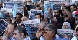 Özgür Gündem davasında Aslı Erdoğan ile Eren Keskin'in hapsi istendi