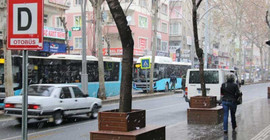 Diyarbakır'a mevsimin ilk karı yağmaya başladı