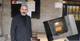 Sultanbeyli Cemevi'ne girip, 'Bitmedi', 'Öl' diye yazdılar