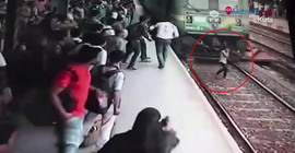 Hintli kadına trenin çarpma anları