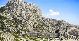 Antik şehirde taş ocağı