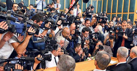 57 yıllık foto muhabiri Meclis'te gazetecilerin yaşadıklarını anlattı
