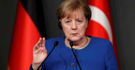 Merkel, Nazi paktını tebrik eden bakanı kovdu