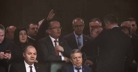 AKP grup toplantısında 'Çoluk çocuğum aç, bana yardım edin' diye bağırdı