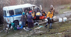 İşçi servisi şarampole devrildi: 13 yaralı