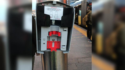 Metrobüs duraklarındaki dezenfektan cihazları tahrip edildi