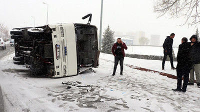 Kayseri'de işçi servisi kaza yaptı