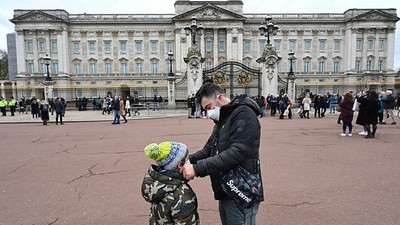 Britanya'da okullar koronavirüs nedeniyle kapatıldı