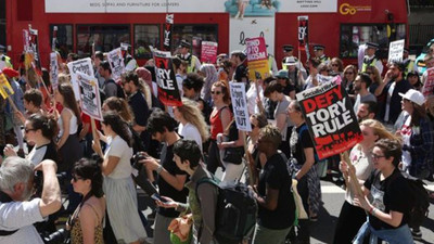 Londra'da yangın protestosu