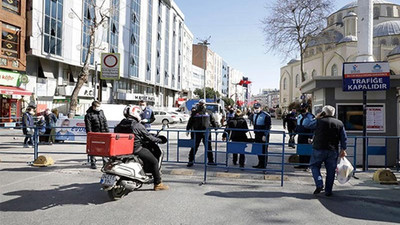 Koronavirüs vakalarının çok görüldüğü Esenler'de meydan yaya trafiğine kapatıldı