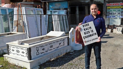 Mezar taşına 'evde kalın, bize iş çıkarmayın' yazdı