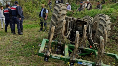 Devrilen traktördeki çiftçi yaşamını yitirdi