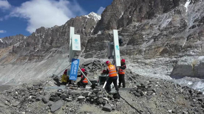 Everest'in tepesine 5G antenleri kuruldu