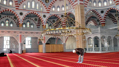 Diyanet'ten 65 yaş üstü kararında geri adım: 'Lüzum üzerine' iptal edildi