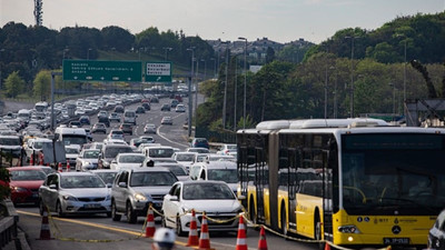 'Normalleşme' adımlarının ilk günü: İstanbul'da trafik kilitlendi