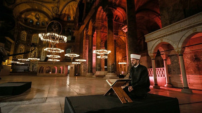 Ayasofya'da Fetih Suresi okundu