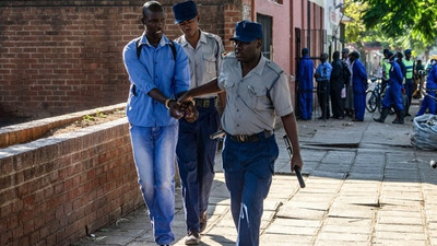 Zimbabve'de bir günde yasakları ihlal eden 1300 kişi gözaltına alındı