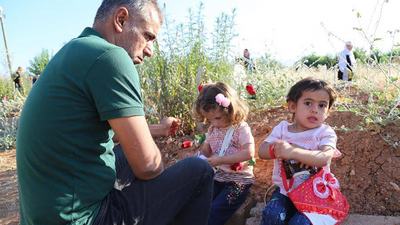 Bayram birçokları için mezarlık ziyareti