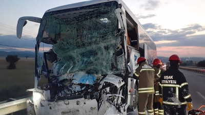 Uşak'ta yolcu otobüsü kaza yaptı: 2 ölü, 18 yaralı