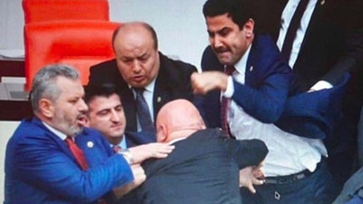 CHP'li Özkoç'a yumruk atan AKP'li Özalan İdare Amirliği'ne getirildi