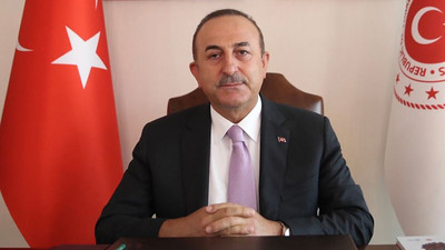 Çavuşoğlu'ndan Macron'a: Dürüst davranmadı, darbeciyi destekliyor