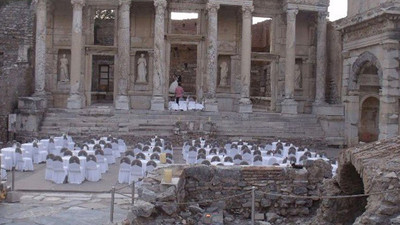 Efes Antik Kenti'nde 'düğün yemeği' tartışması