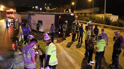 Bursa'da yolcu otobüsü devrildi: 1 ölü, 16 yaralı