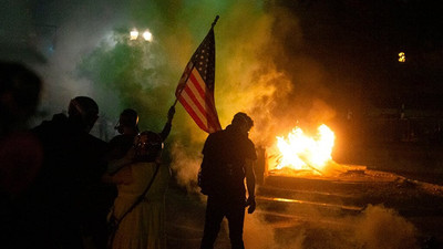 ABD’nin Portland kentinde protestocular mahkeme binasını ateşe verdi