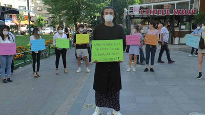 Kadına şiddete farkındalık oluşturmak isteyen erkek etek giydi