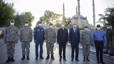 Bakan Akar: Yunanlı komşularımızla bir toplantı yapmayı bekliyoruz