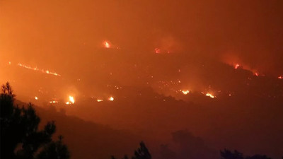 İzmir'de orman yangını: İki site boşaltıldı, sitelerden biri alevler arasında kaldı