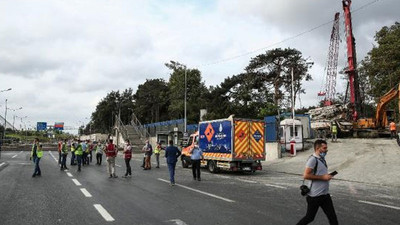 İstanbul'da üst geçit çöktü, bir otobüs son anda kurtuldu