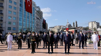 İBB Başkanı İmamoğlu 30 Ağustos için Taksim'de düzenlenen törene katıldı