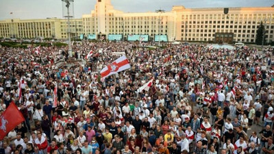 Belarus'ta protestocular geri adım atmıyor