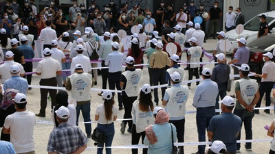 Van'da polis engeline rağmen Barış zinciri kuruldu