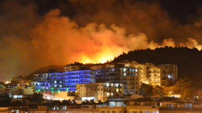 İzmir Dikili'de orman yangını