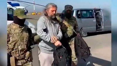 İsa'nın vücut bulmuş olduğunu iddia eden eski polis helikopterle gözaltına alındı
