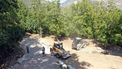 812 yaşındaki çınarın çevresindeki beton yapılara yıkım kararı