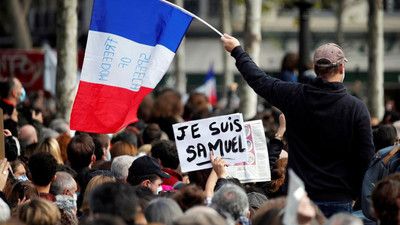 Paris'te başı kesilen öğretmen Samuel için binler sokağa çıktı