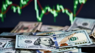 Dolar, haftanın ilk gününe tarihi zirve 8 TL seviyesini aşarak başladı