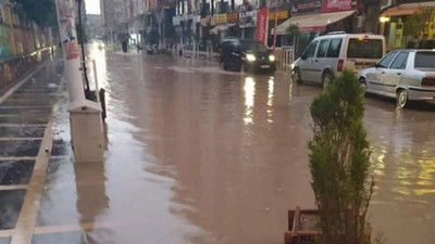 Kayyımın halı desenli caddesi su altında kaldı