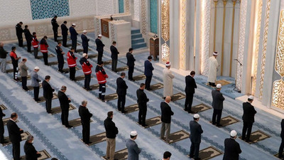 Diyanet: Cuma namazı salgında farz değil