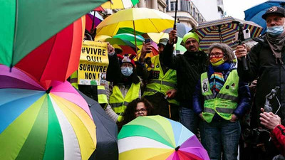 Fransa'da Sarı Yelekliler'den göçmenlere destek