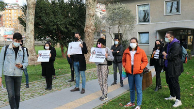 Bilgi Üniversitesi sınavlarda kamera ve mikrofon zorunluluğu getirdi, öğrenciler protesto etti