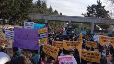 Boğaziçi öğrencileri rektörlük önünde istifa çağrısının ardından Kadıköy'e geçiyor