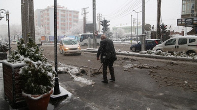 Halk Diyarbakır kayyımına sordu: Nerede kar küreme, nerede hizmet?