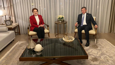 Meral Akşener Ahmet Davutoğlu’nu evinde ziyaret etti