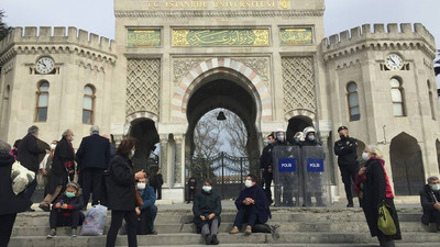 Akademisyenlerin Boğaziçi direnişine destek açıklamasına polis engeli